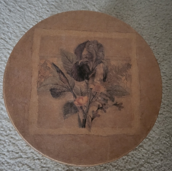 Lang Melting Pot Ceramic Wax Melter/Tart Warmer Iris Bouquet - 2 pieces - Picture 8 of 9